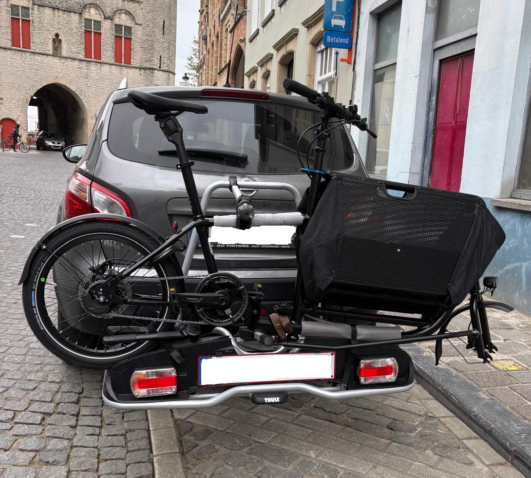 Muli bakfiets op fietsendrager voor de trekhaak